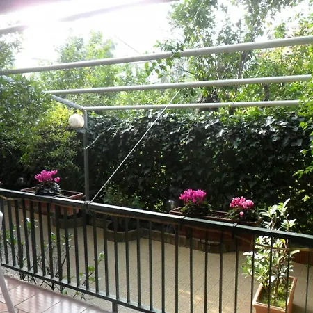 Sleeps 4 Pool Air Con Wifi