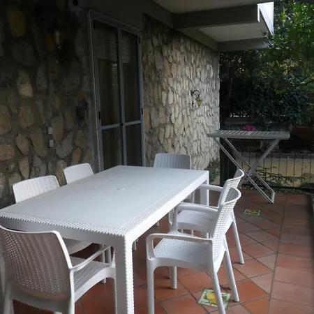 Sleeps 4 Pool Air Con Wifi 아파트 *