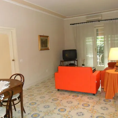 Sleeps 4 Pool Air Con Wifi
